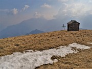 74 Ai Piani dell'Avaro facciamo il giro dei bei dossi fino alla Cappelletta dell'Assunta